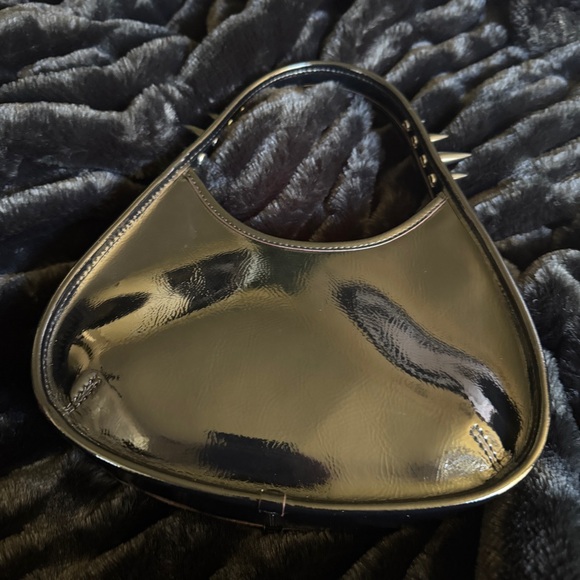 Hard to find and rare Coachtopia bag in crinkle patent leather with spikes - Picture 11 of 16